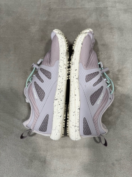 Peluva Barefoot Sneakers - Picture 9 of 11